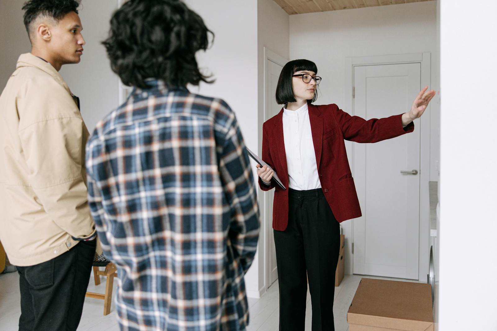 Real estate agent presenting an apartment to potential buyers during a property tour.